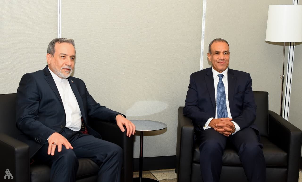وزيرا-الخارجية-الإيراني-والمصري-يبحثان-تطورات-الملف-النووي.jpg