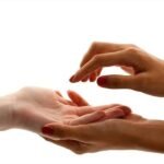 ترند-قراءة-الكف-يثير-مخاوف-أمنية-على-مواقع-التواصل.jpg