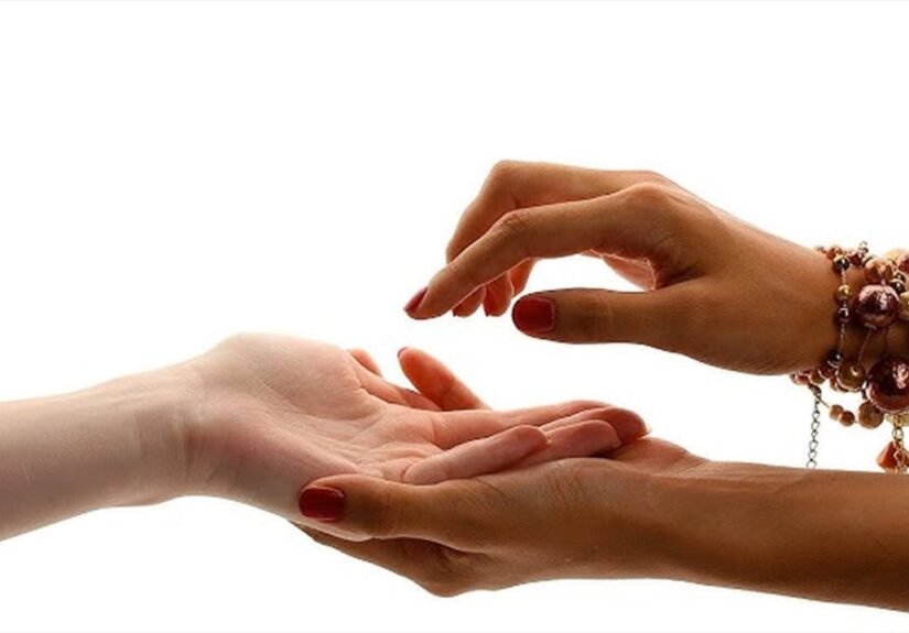 ترند-قراءة-الكف-يثير-مخاوف-أمنية-على-مواقع-التواصل.jpg